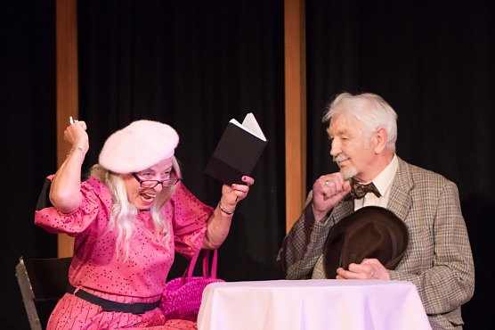 Marlis Aschhoff (Josephine Kr&uuml;ger) und Manfred Baumann (Philipp Klapproth) (Foto: Andras Dobi)