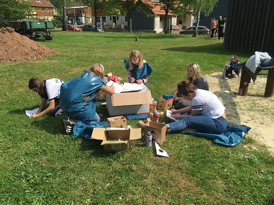 Ellricher Mädchen AG aktiv in Werna (Foto: Manuela Knothe) Ellricher Mädchen AG aktiv in Werna (Foto: Manuela Knothe)