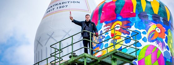 Farbenfroher Look f&uuml;r den beliebten Doppelkorn (Foto: Nordbrand Nordhausen)