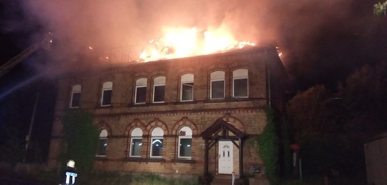 Geb&auml;ude in Flammen (Foto: Dominic Wenkel )