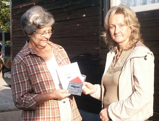 Übergabe (Foto: lra) Übergabe (Foto: lra)