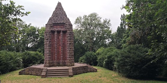 Denkmal auf dem Geiersberg (Foto: nnz)