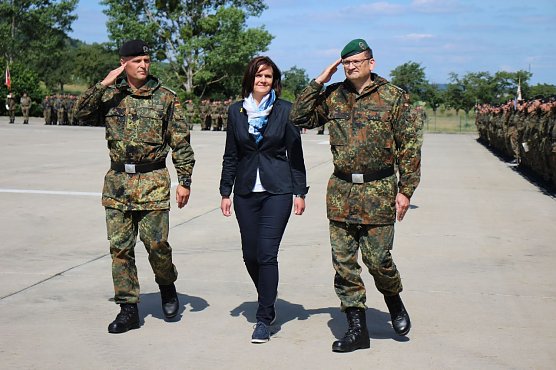 Einheiten der Bundeswehr verabschiedet (Foto: Karl-Heinz Herrmann) Einheiten der Bundeswehr verabschiedet (Foto: Karl-Heinz Herrmann)