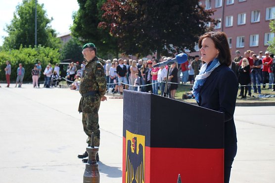 Einheiten der Bundeswehr verabschiedet (Foto: Karl-Heinz Herrmann) Einheiten der Bundeswehr verabschiedet (Foto: Karl-Heinz Herrmann)