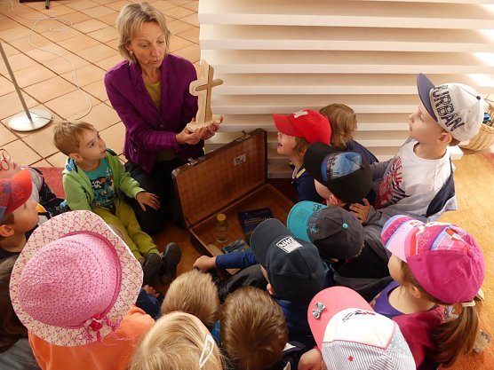 Viel Besuch in der Kirche St.Nicolai in Niedergebra (Foto: Evangelischer Kirchenkreis Südharz) Viel Besuch in der Kirche St.Nicolai in Niedergebra (Foto: Evangelischer Kirchenkreis Südharz)
