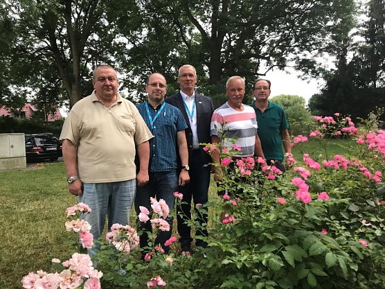 Organisieren den Wahlkampf der AfD im Landkreis und in der Heimatstadt: Wahlkampfleiter J&ouml;rg Prophet (3 ter von rts) Frank Paarmann f&uuml;r Bleicherode und Umland (lks) Rene Strube stv. Leiter Regionalverband (2 ter von Lks)Alfred Krause Druckmedien VA (2 ter von rts) und Axel Haake Regionalverbandsleiter (rts) (Foto: J&ouml;rg Prophet)