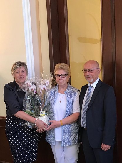 Martina R&ouml;der, Gesch&auml;ftsf&uuml;hrerin Neanderklinik, Vorsitzende des Deutschen Pflegeverbandes e.V., Monika Stietzel, Begegnungszentrum an der Neanderklinik Harzwald GmbH, Rolf H&ouml;fert, Gesch&auml;ftsf&uuml;hrer des Deutschen Pflegeverbandes (DPV) e.V. (Foto: Neanderklinik Harzwald GmbH)