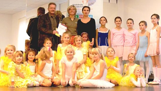 SchecK &uuml;bergeben (Foto: Theater)