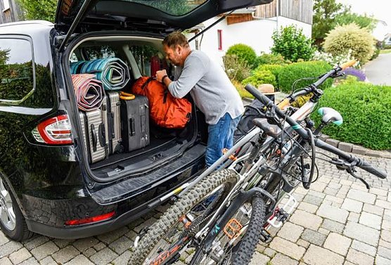 Auch Autopacken will gelernt sein (Foto: HUK Coburg) Auch Autopacken will gelernt sein (Foto: HUK Coburg)