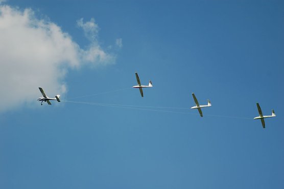 Hochsommer ist Hochsaison der Segelflieger (Foto: Marion Haas) Hochsommer ist Hochsaison der Segelflieger (Foto: Marion Haas)