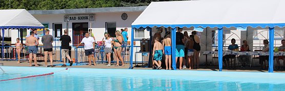 24 - Stunden - Schwimmen im Freibad Großfurra (Foto: Karl-Heinz Herrmann) 24 - Stunden - Schwimmen im Freibad Großfurra (Foto: Karl-Heinz Herrmann)