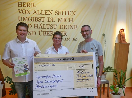 .l.n.r.  Riccardo Ro&szlig;mell, Birgit Ro&szlig;mell, Hans-Christoph Wisch. Foto: Christliches Hospiz Haus Geborgenheit (Foto: Christliches Hospiz Neustadt)