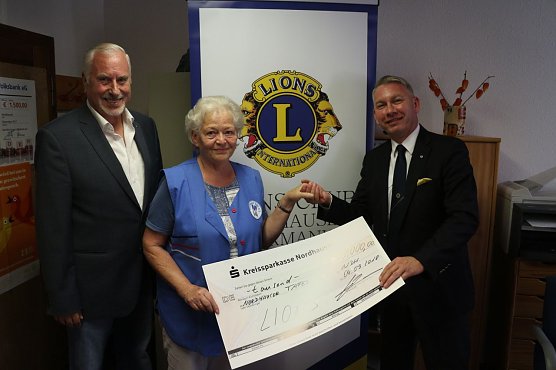 v.l.: Dr. Friedrich Krey, Helga Rathenau, Oliver W&ouml;nnmann (Foto: Angelo Glashagel)