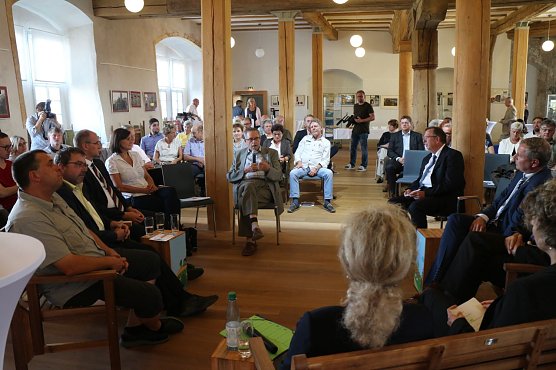 Ortsgespr&auml;ch in Heringen (Foto: Angelo Glashagel)