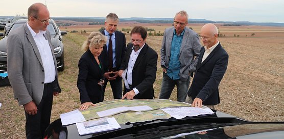 Gr&uuml;nes Licht f&uuml;r die Bagger: der letzte Bauabschnitt der neuen B243 kann kommen (Foto: Angelo Glashagel)