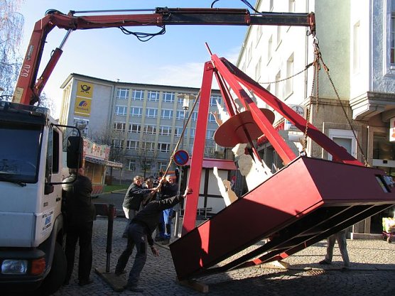 Pyramide wird aufgebaut (Foto: I. Bergmann)