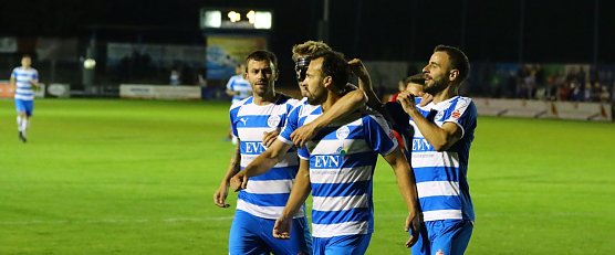 Tobias Becker macht das 2:1 (Foto: Bernd Peter)