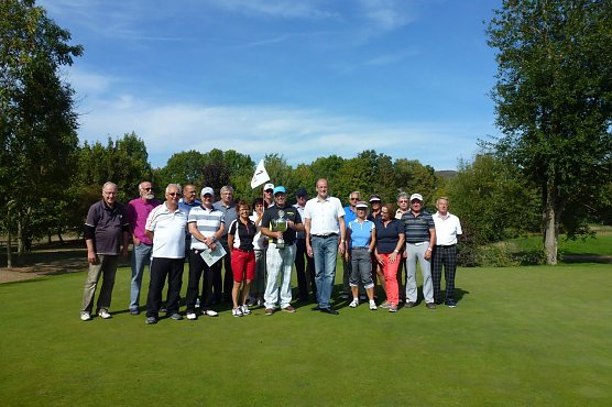 Am vergangenen Sonntag fand bei angenehm herbstlichem Wetter auf dem Neust&auml;dter Gr&uuml;n das Turnier zum 9. Pokal des Landrates statt. (Foto: Hans Leopold Holzapfel)