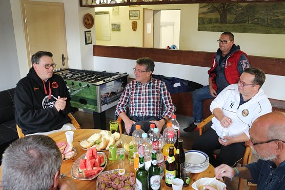 "Die richtige Arbeit wird hier gemacht" - auch Th&uuml;ringens Integrationsminister war zu Gast in Krimderode (Foto: Angelo Glashagel)