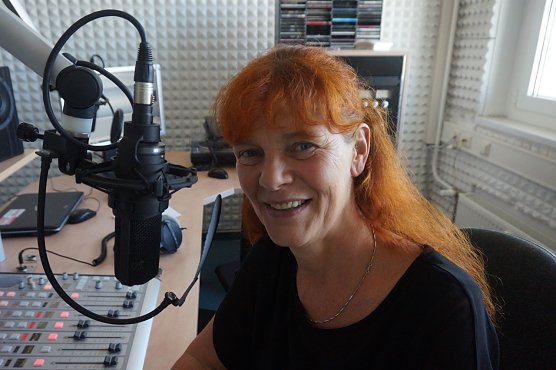 Ern&auml;hrungsberaterin Silke Schulze berichtet im Radio Enno wie Kinder gesund essen (Foto: Radio Enno)