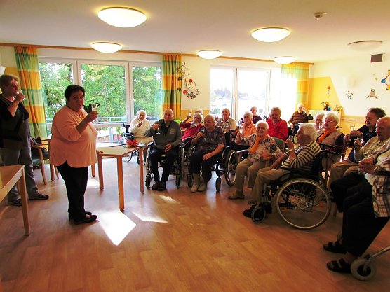 Heimleitung in neuen H&auml;nden (Foto: Lydia Schubert)