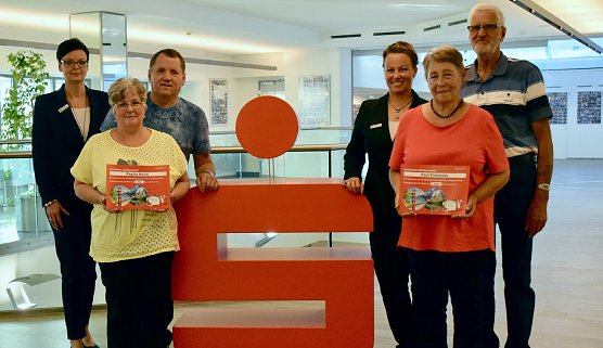 Gewinne &uuml;berreicht (Foto: KSK)