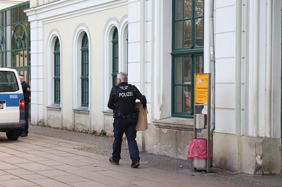 Polizeieinsatz am Bahnhof (Foto: Angelo Glashagel)