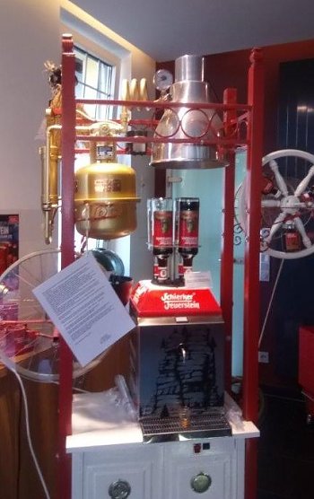 Viel Wissenswertes &uuml;ber den Feuerstein  erf&auml;hrt der Besucher w&auml;hrend einer Besichtigung im Stammhaus Schierker Feuerstein in Schierke. (Foto: Kurt Frank)