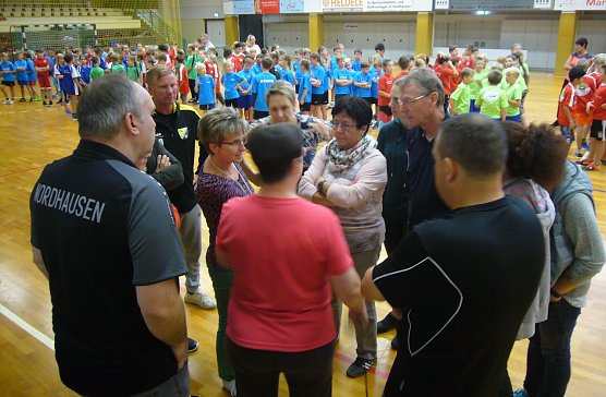 Beratung der Sportlehrer vor Turnierbeginn (Foto: privat)
