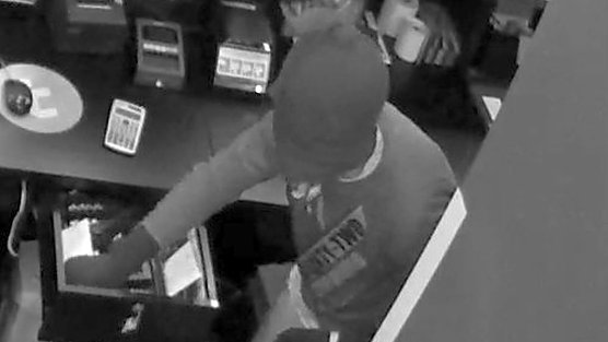 Bilder aus den &Uuml;berwachungskameras (Foto: Polizei)