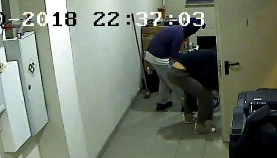 Bilder aus den &Uuml;berwachungskameras (Foto: Polizei)