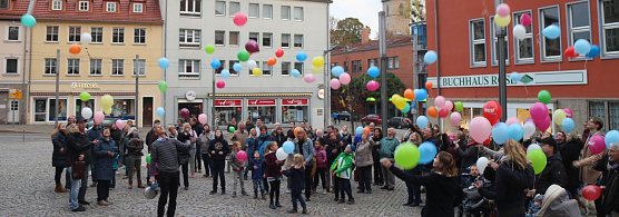 Flashmob der Liebe auf dem Marktplatz (Foto: Angelo Glashagel)