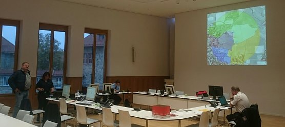 Lagezentrum im Ratssaal (Foto: Angelo Glashagel)