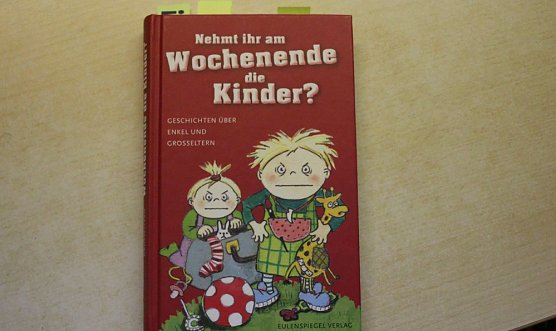 Vorlesen bei Junioren und Senioren (Foto: Karl-Heinz Herrmann) Vorlesen bei Junioren und Senioren (Foto: Karl-Heinz Herrmann)