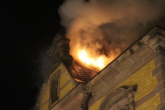 Dachstuhlbrand in Sondershausen (Foto: Karl-Heinz Herrmann) Dachstuhlbrand in Sondershausen (Foto: Karl-Heinz Herrmann)
