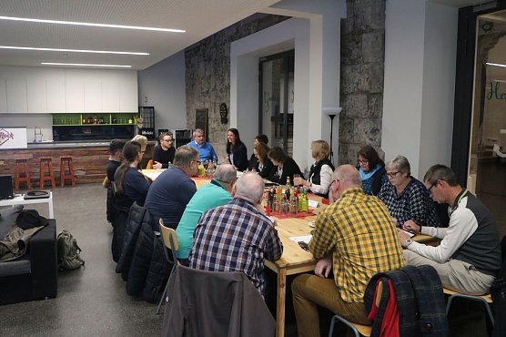 Der Jugendhilfeausschuss kam gestern in der Altendorfer Kirche zusammen (Foto: Angelo Glashagel)