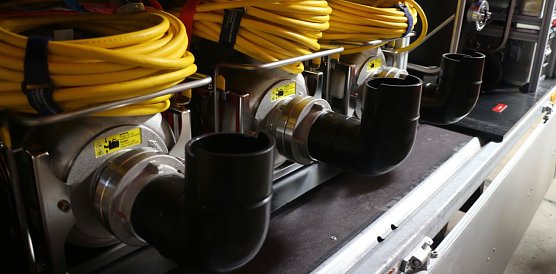 4.500 Liter pro Minuten k&ouml;nnen die drei neuen "Chiemsee-Pumpen" durchrauschen lassen (Foto: Angelo Glashagel)