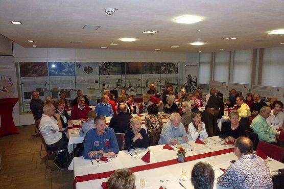 Neujahrsempfang der Neustädter Golfer (Foto: Hans Leopold Holzapfel) Neujahrsempfang der Neustädter Golfer (Foto: Hans Leopold Holzapfel)
