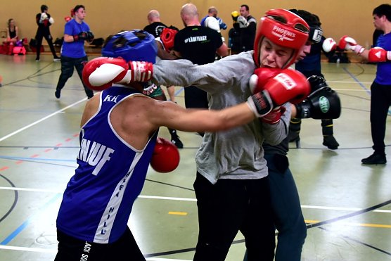 Am letzten Sonntag trafen sich ca 70 Kampfsportler aus ganz Th&uuml;ringen und Niedersachsen zu einem gemeinsamen Sparring in Ammern/M&uuml;hlhausen (Foto: NSV Boxen)