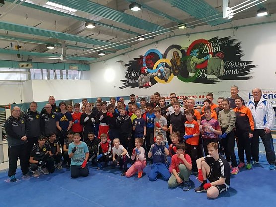 Boxjugend am Olympiast&uuml;tzpunkt (Foto: BSG Altstadt 05)