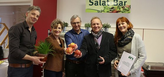v.l.: Fachmann im Verein Steffen Fahrland, Minsiterin Birgit Keller, Bereichsleiter im Horizont J&ouml;rg Wolf, Gesch&auml;ftsf&uuml;hrer Ren&eacute; K&uuml;bler und Ern&auml;hrungsexpertin Silke Schulze (Foto: Angelo Glashagel)