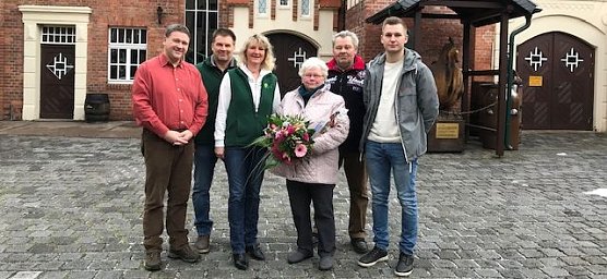 Gewinnerin geehrt (Foto: Echter Nordh&auml;user Traditionsbrennerei)