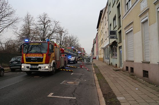 Feuerwehreinsatz in der Oscar-Cohn-Stra&szlig;e (Foto: Angelo Glashagel)