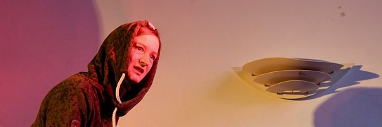 "Antigone" im Herder-Gymnasium (Foto: Angelo Glashagel) "Antigone" im Herder-Gymnasium (Foto: Angelo Glashagel)