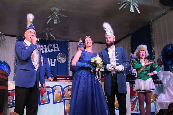 EKV-Pr&auml;sident Michale Schulze mit dem Prinzenpaar Anna I. und  Martin II.  (Foto: Susanne Schedwill)