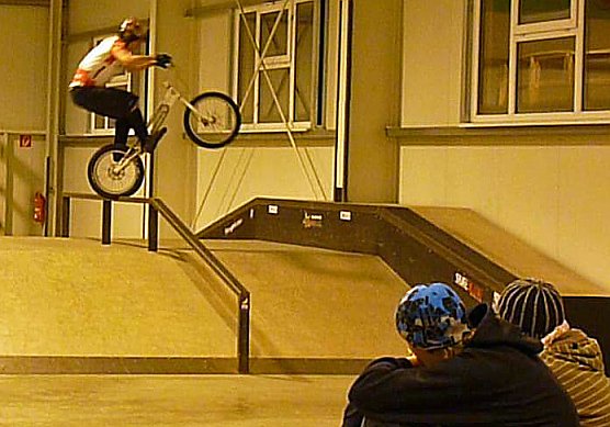 "Bikes in Motion" in der Skaterhalle Sondershausen (Foto: Karl-Heinz Herrmann) "Bikes in Motion" in der Skaterhalle Sondershausen (Foto: Karl-Heinz Herrmann)