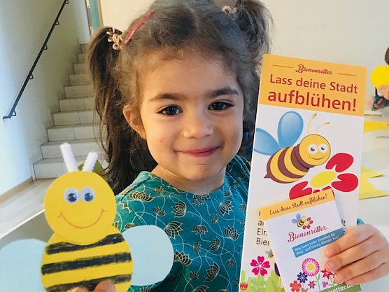 Junge Bienensch&uuml;tzer an der Evangelischen Grundschule (Foto: Evangelische Grundschule Nordhausen)