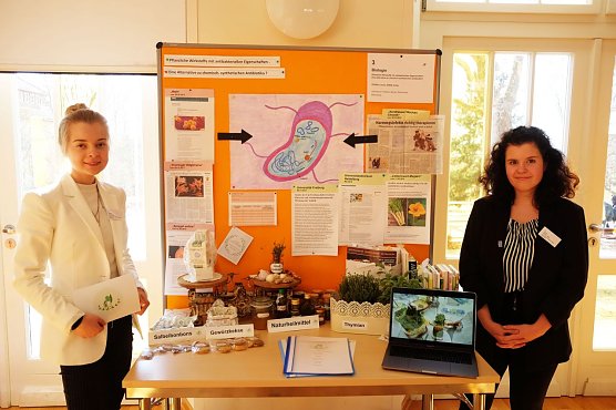 Celina Gries, Leonie Sterzl, Fachgebiet: Biologie, Regionalwettbewerb "JUGEND FORSCHT Nordth&uuml;ringen (Foto: Hochschule Nordhausen)
