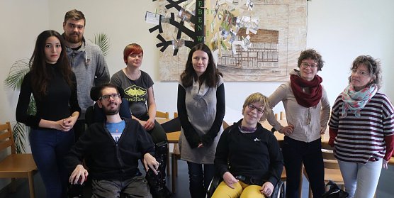 Ein selbstbestimmtes Leben ist m&ouml;glich, sie wollen zeigen wie es gehen kann. v.l.: Siham Harouga, Alexander Krankenberg, David Gothe, Johanna Kaufhold, Christiane Marx, Merle Flemming und Frau Kindervater (Foto: Angelo Glashagel)