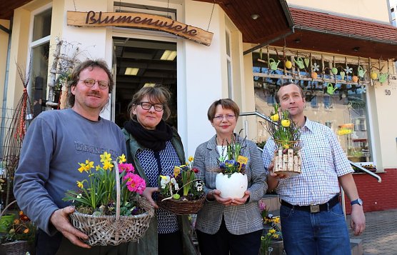 Nico und Anja Deutl, Elke Wilde vom Jobcenter und Ren&eacute; Fuhrmann (Foto: Agentur f&uuml;r Arbeit Nordhausen)